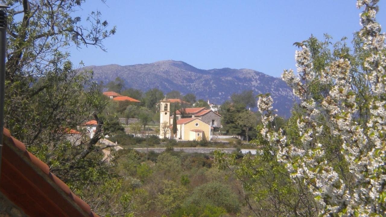 Stone House In A Quiet Landscape, Leonidion Villa Exterior foto