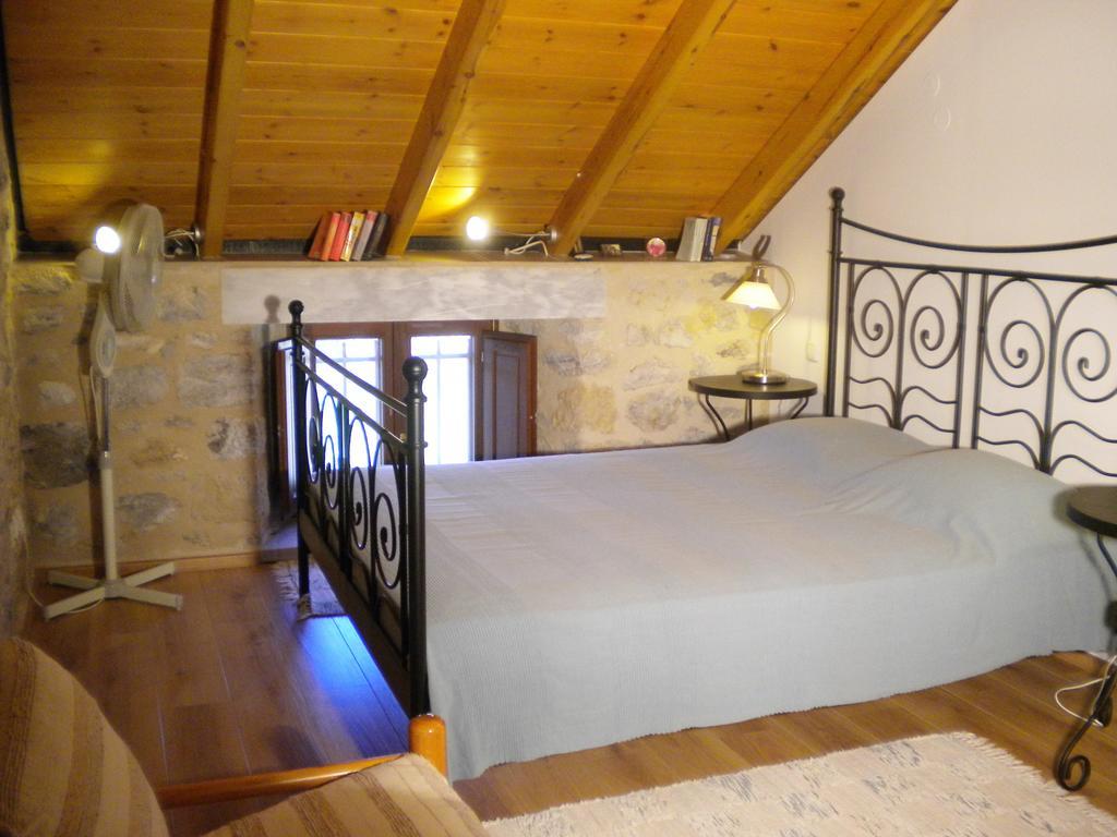Stone House In A Quiet Landscape, Leonidion Villa Exterior foto