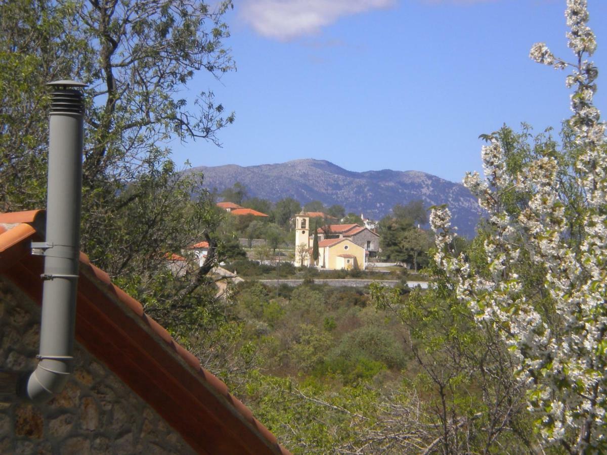 Stone House In A Quiet Landscape, Leonidion Villa Exterior foto