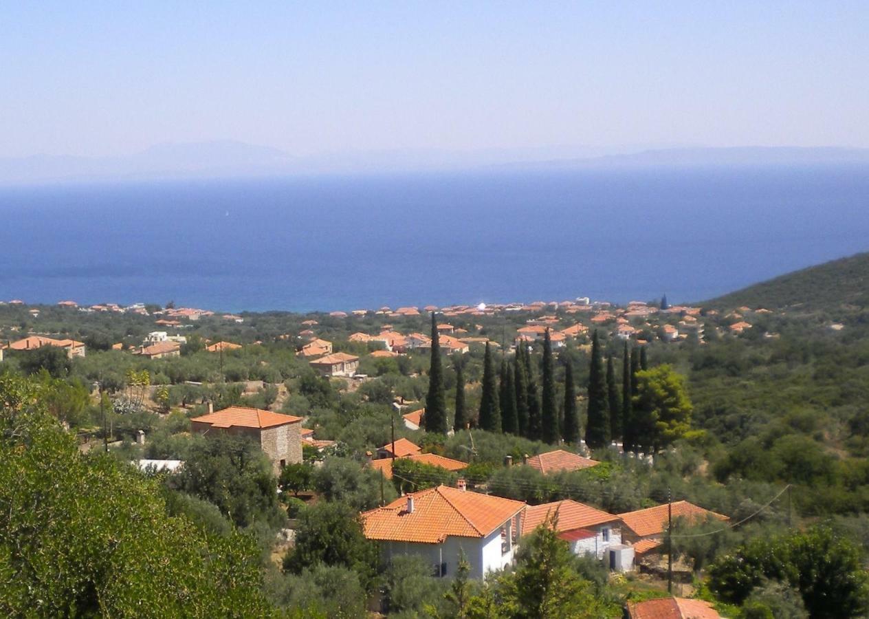 Stone House In A Quiet Landscape, Leonidion Villa Exterior foto